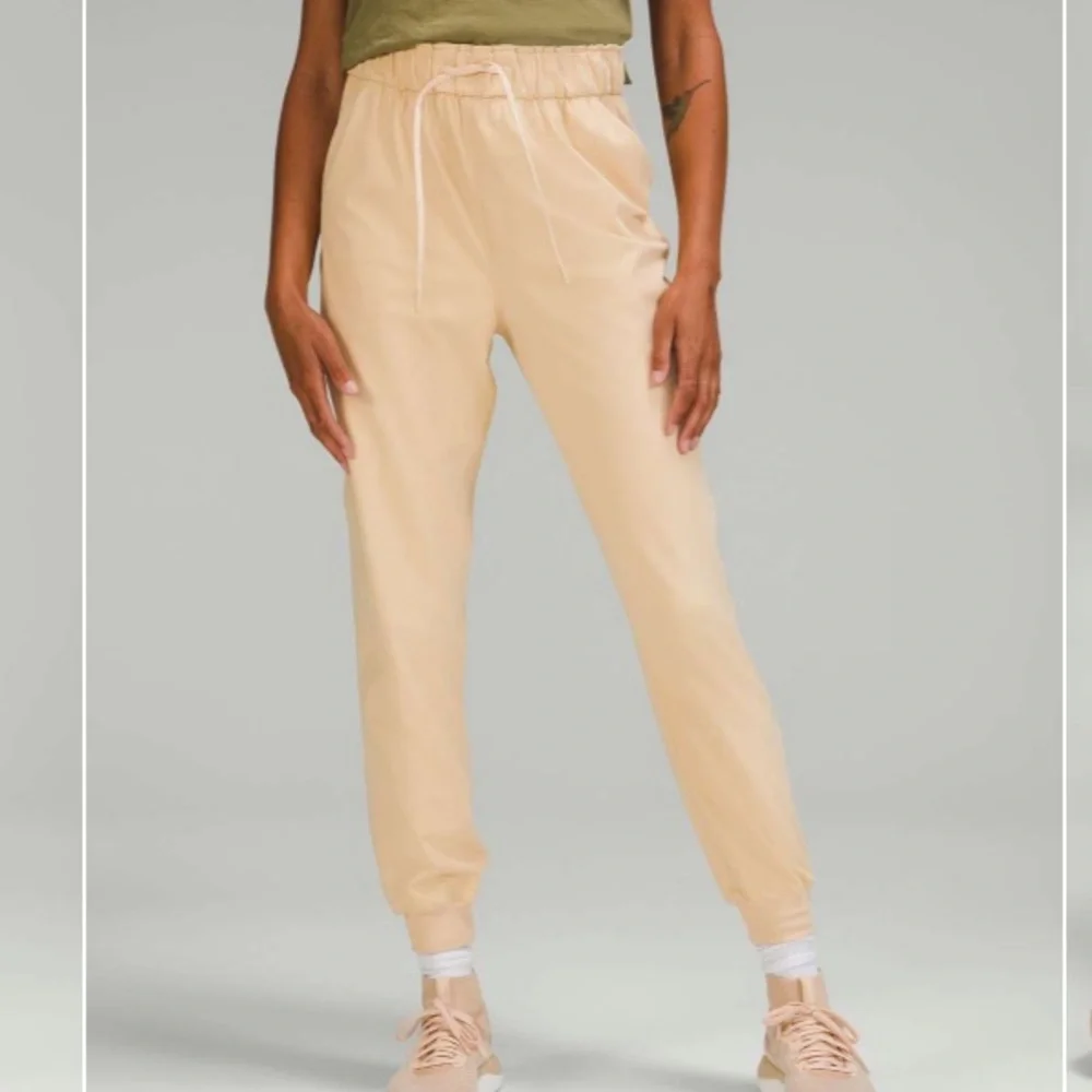 Lululemon Stretch High-Rise Jogger *Full Length Prosecco